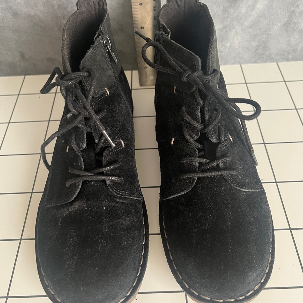 Clarks Black Suede & Leather Laced Ankle Boots With Side Zip Size 7 NWOT